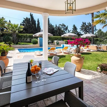 Villa Quintus Court *