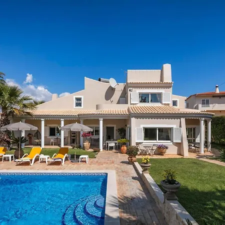 Quintus Court Villa *