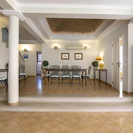 Villa Quintus Court