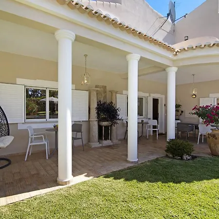 Villa Quintus Court *