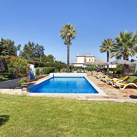 Quintus Court Villa