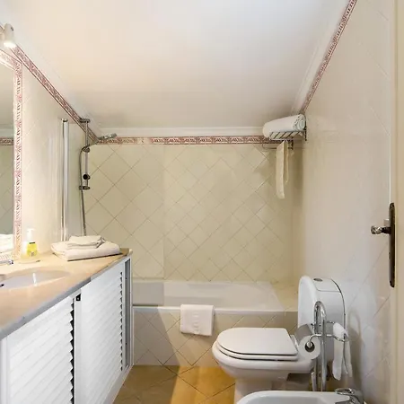 Quintus Court Villa