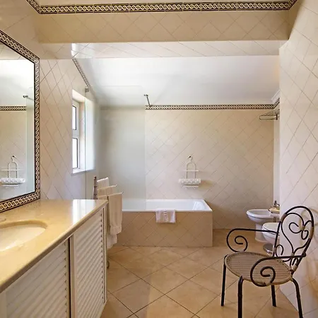 Quintus Court Villa
